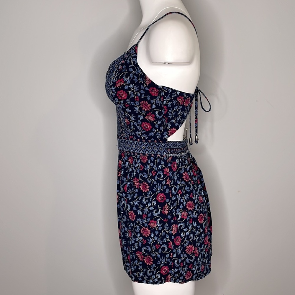 Re-list - Hollister Strappy Shorts Romper - Picture 4 of 9